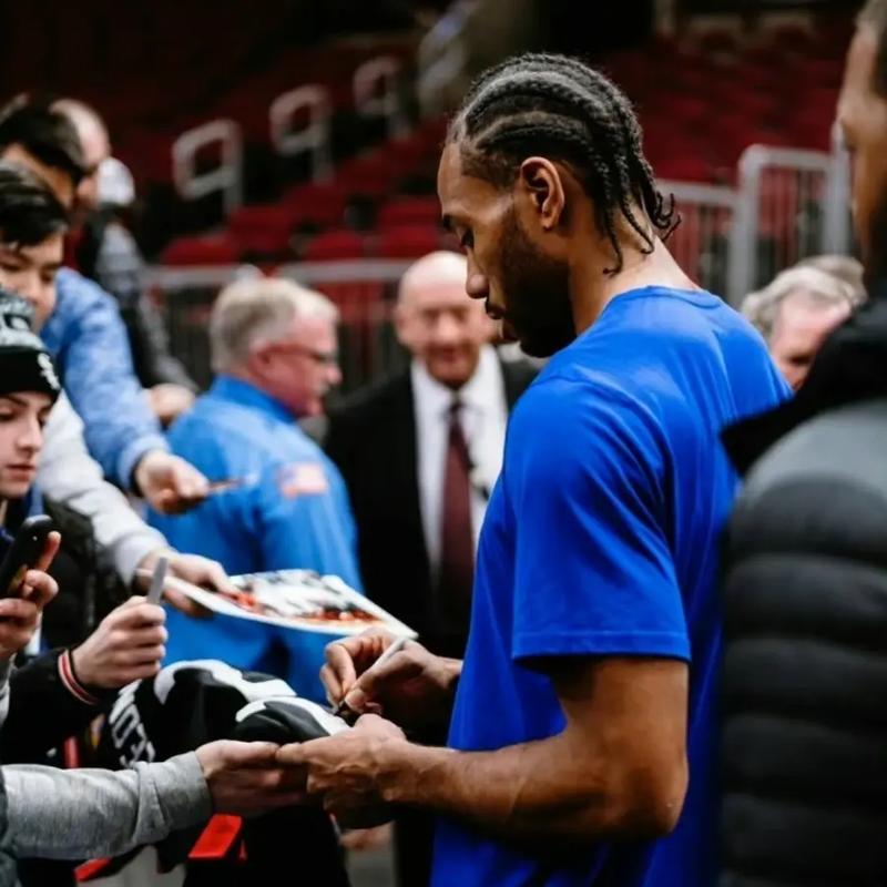 保级之战：格拉尼特·扎卡加盟黑猫！桑德兰中场终获节拍器（扎卡空降黑猫，桑德兰中场迎来节拍器，保级希望再燃）