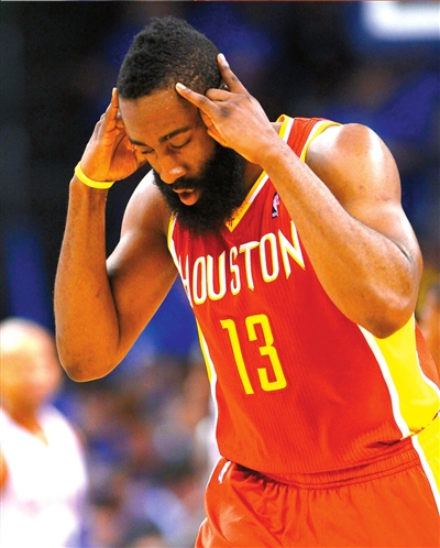 湖人生涯最强一战！斯玛特狂轰8记三分砍26分创赛季新高（湖人生涯代表作！斯玛特轰进8记三分狂砍26分，刷新赛季新高）