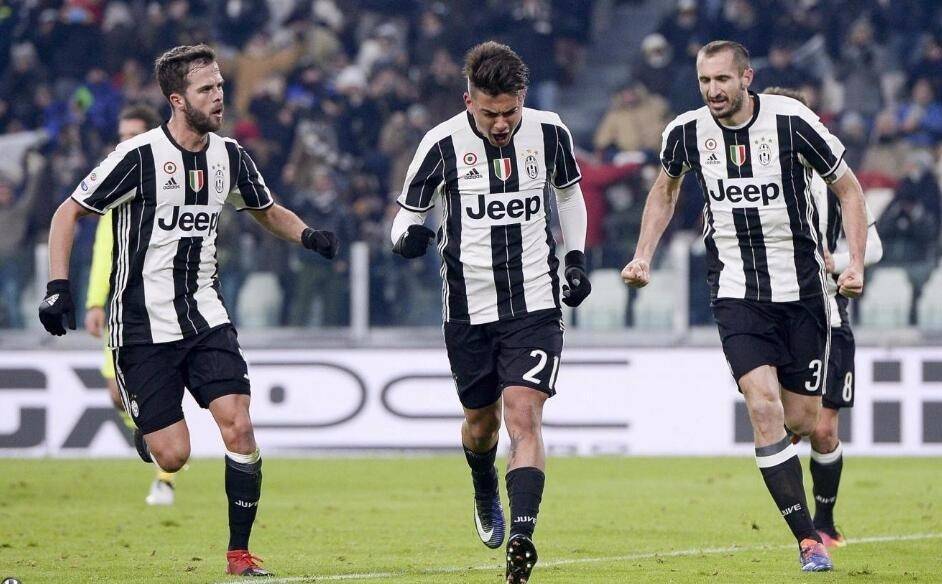 埃芬博格：希望未来乌尔比希成为拜仁一门，目前他是出色替补（埃芬博格：期待乌尔比希未来出任拜仁头号门将，目前他是可靠替补）