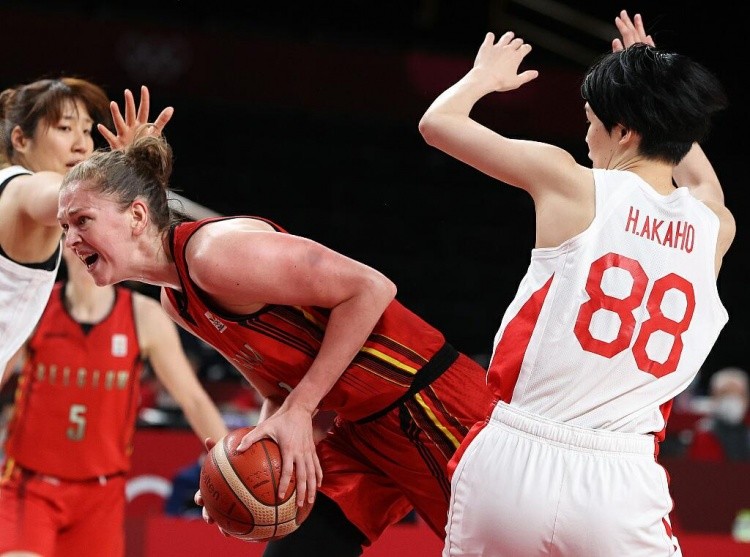 门将关键扑救震惊全场，堪称神扑（门将逆天一扑震撼全场，堪比神迹）