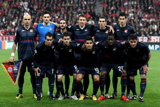 人盯人战术，一段萨利巴紧逼凯恩的短视频走红网络（萨利巴紧追凯恩的短视频爆红全网：人盯人战术示范）