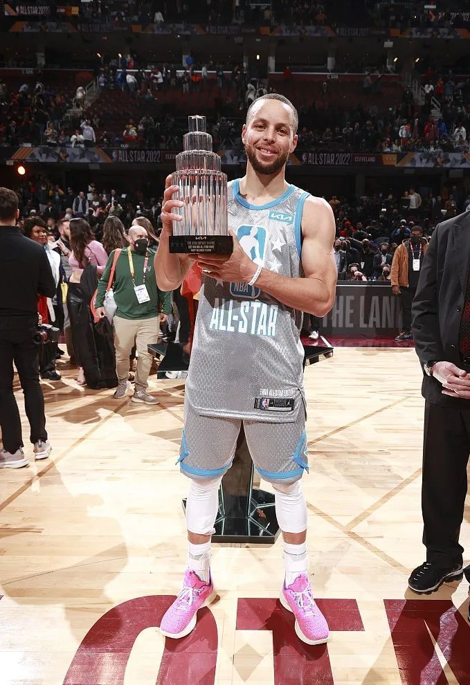 恩祖齐-马塔加盟中甲升班马深圳青年人（恩祖齐-马塔签约中甲新军深圳青年人）