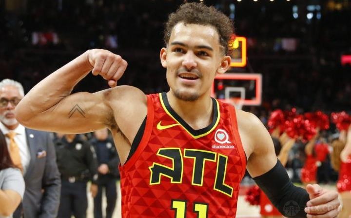 欧冠：巴黎2-1战胜曼联（欧冠赛场，巴黎2比1力克曼联）