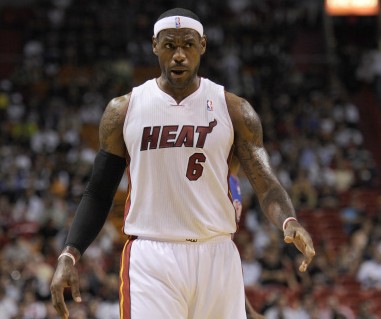 FC26美丽足球：维蒂尼亚、德容领衔，金外脚背夸雷斯马在列（FC26唯美球风：德容、维蒂尼亚领衔，外脚背大师夸雷斯马上榜）