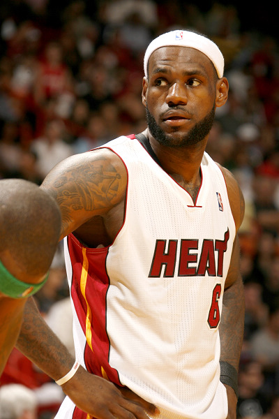 1-3逆转！巴萨诺坎普击败马竞，7连胜终结，榜首优势更稳固（主场3-1翻盘！巴萨力克马竞，终结对手7连胜，巩固榜首优势）