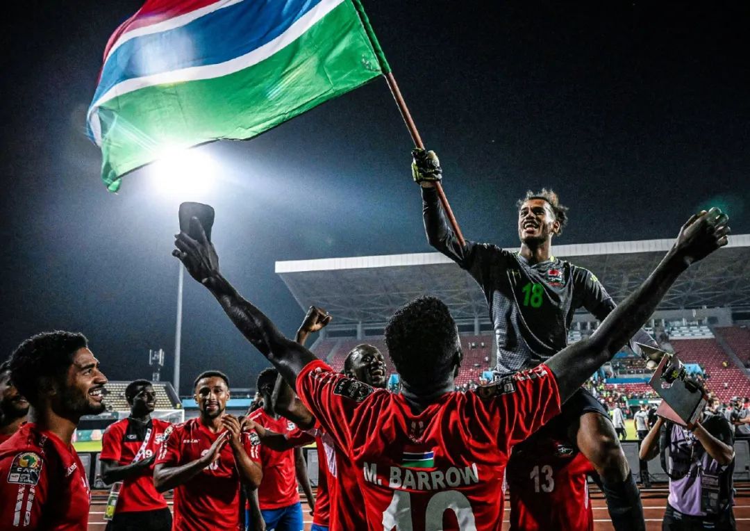 意媒：国米现场考察帕尔马中场贝尔纳韦，考虑让其做恰20替补（意媒：国米考察帕尔马中场贝尔纳韦，或将其引进充当恰尔汗奥卢替补）